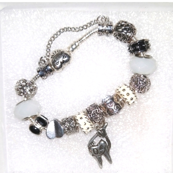 Dental/Tooth theme Beaded Bracelet - Picture 1 of 10